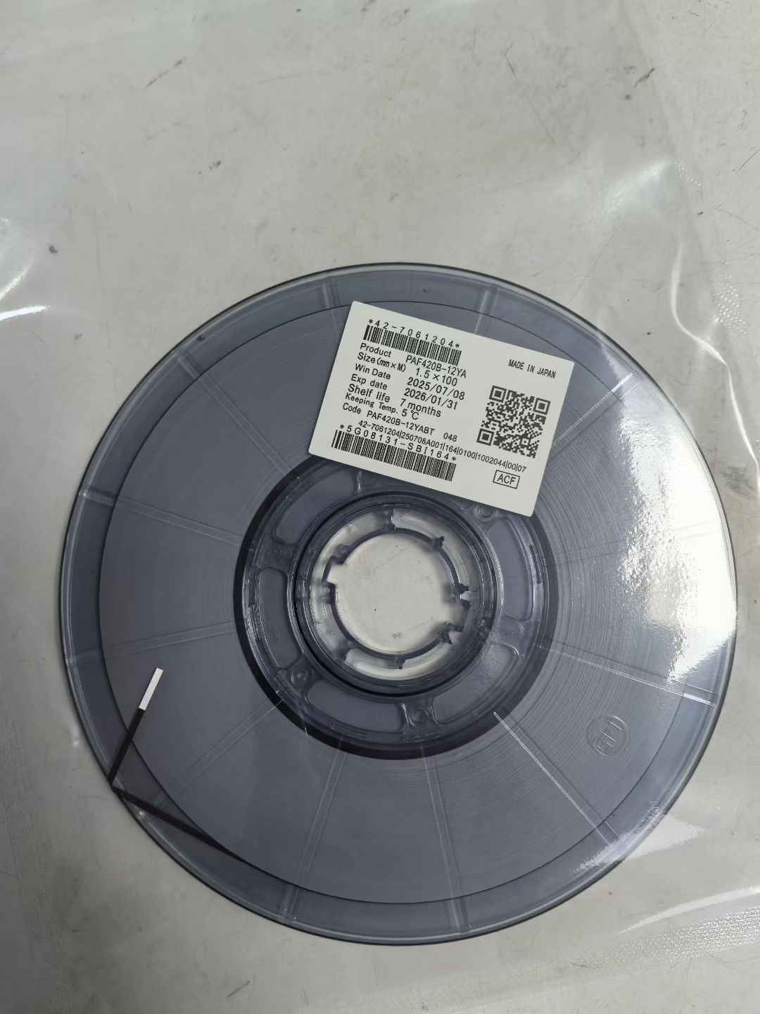 ​ACF (película conductora anisotrópica) es un material clave indispensable en la producción de pantallas LCD.